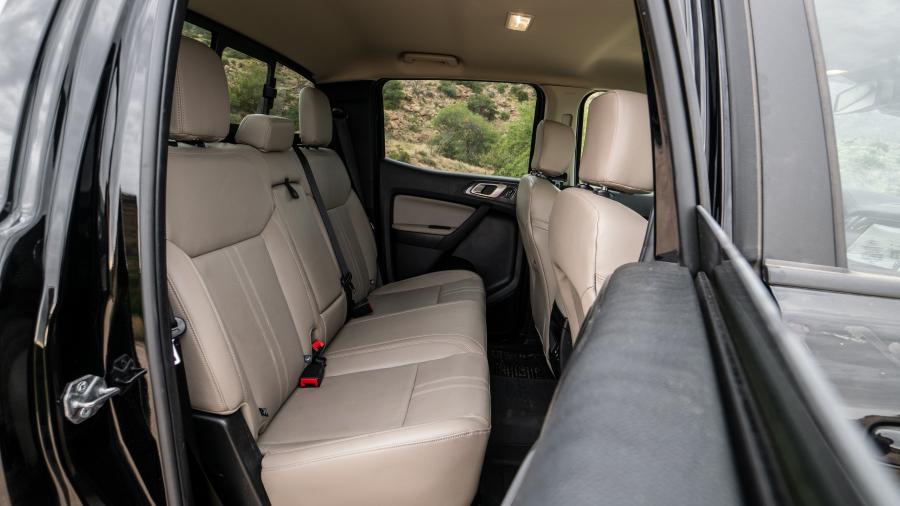 Интерьер Ford Ranger FX4 Lariat SuperCrew 2018 года  (NA) (фото 30 из 43)